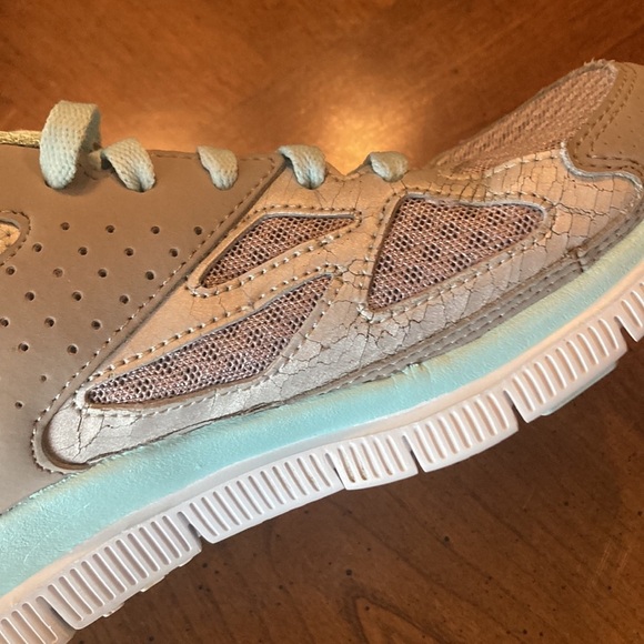 🔥4/$20 SKECHERS Womens Flex Sole Memory Foam Sneaker - size 6 - Picture 15 of 17